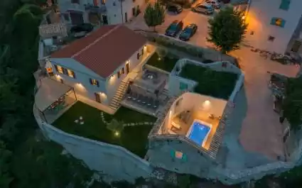 Villa Paola con una piscina panoramica