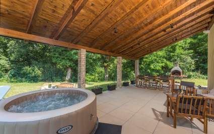 Ferienhaus Nono mit beheiztem Pool und Jacuzzi