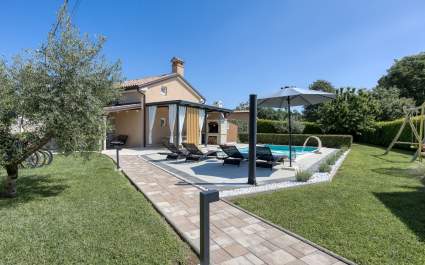 Villa Lana s privatnim bazenom u blizini Labina