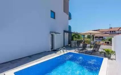 Appartamento Vedran Kufci con terrazza e piscina privata