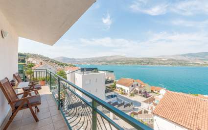 Apartments Barba Ciovo / B1 with sea view