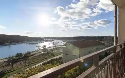 Appartamenti Franko Pula /  MALI A1 con vista mare