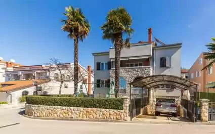 Appartamento Ada in mansarda con vista mare - Parenzo