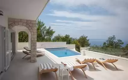  Luxury villa Retro