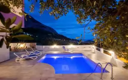 Villa Kristina con piscina privata a Makarska