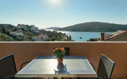 Holiday house Tender near Trogir, jacuzzi