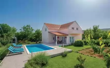 Villa Radosevic near Split, heated pool