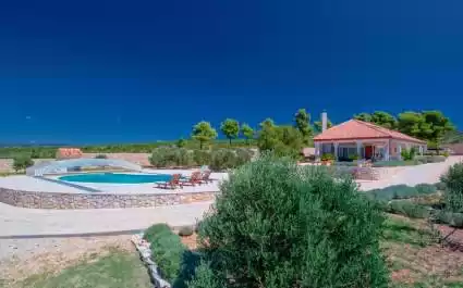 Luxury villa Fura