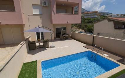 Apartment Mia with heated pool