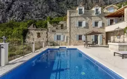 Villa Nareste with heated pool