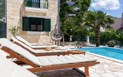 Villa Josip con piscina privata a Omis