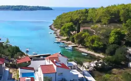 Villa Green Bay, Vela Luka