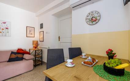 House Wine & Roses/One Bedroom Apartment A1