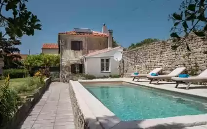 Villa Antique con Piscina Privata sull'Isola di Cres