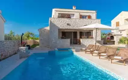 Villa Kirstin with heated pool and jacuzzi