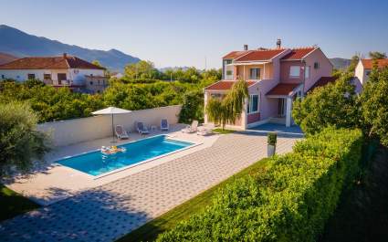 Villa Jerkovic in Metkovic with Heated Pool and Jacuzzi