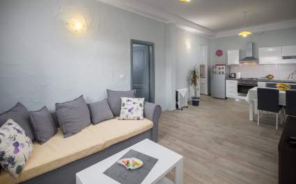 Apartment Mario with private garden and children playground