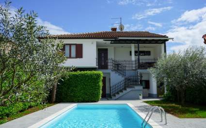 Villa Leon, Familienapartment mit privatem Pool