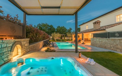 Luxury Villa Lori with Private Pool and Whirlpool