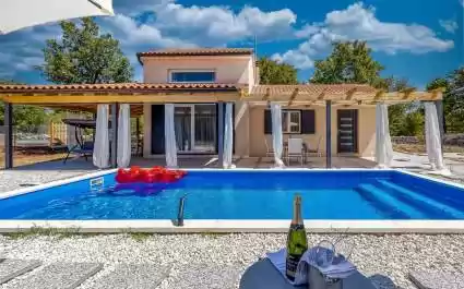 Casa Vacanze Krase con piscina