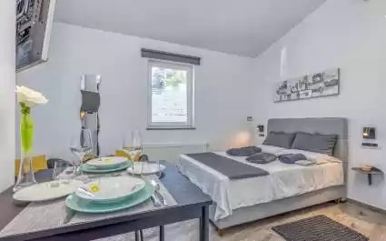 Nido / Studio-Apartment Stela