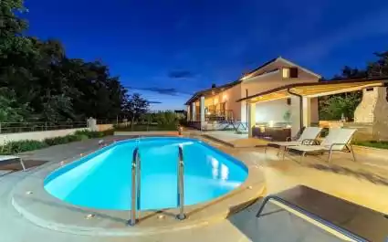 Villa Lucia with heated pool near Vodnjan