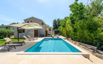 Villa Alloro Muntrilj with pool