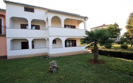 Apartment Livio II A3 with Parking in front of the house and a Garden