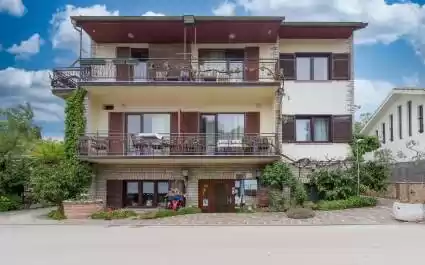 Ines & Hans Tar - Apartment with Balcony