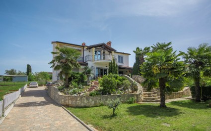 Apartment Ljiljana II with Balcony and Sea View