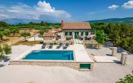 Holiday House Bracuta