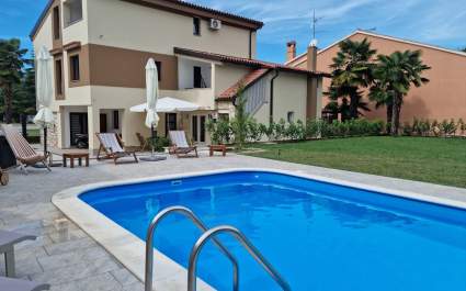 APP Sandro mit Pool A1