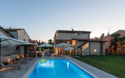 APP Sandro with Pool / Three-Bedroom with Pool View A3