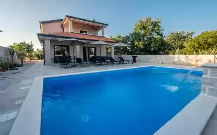 Villa Alves with Private Pool