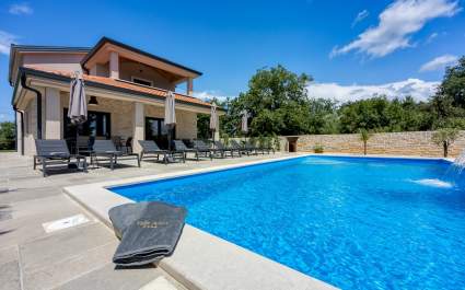 Villa Alves