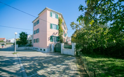 One-Bedroom Apartment Mareonda 202 with Balcony