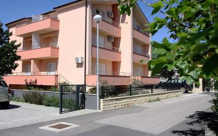 Apartment Jesenova I mit 2 Schlafzimmern und Balkon