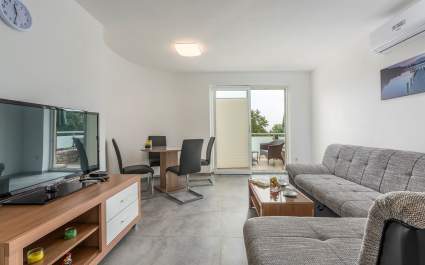 Modern Two-Bedroom Apartment Smilys I 