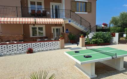 Bakša APP / Three-Bedroom A1 with shared pool