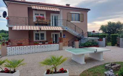 Bakša APP / Three-Bedroom A2 with shared pool