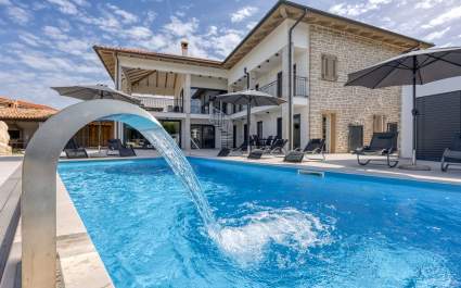 A4/Apartment wit Shared Pool