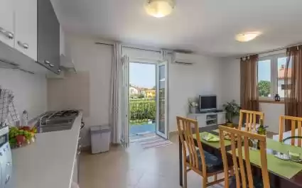Apartment Nensi with Balcony - Porec