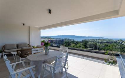 Casagrande / Three-Bedroom with Balcony and Sea View A6