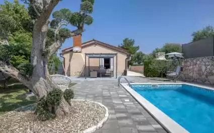 Romantic Studio Apartment with Private Pool