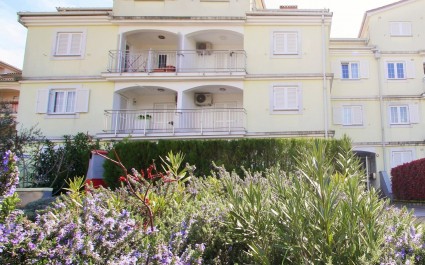 Spacious Apartment Peteh in Veli Maj with Sea view