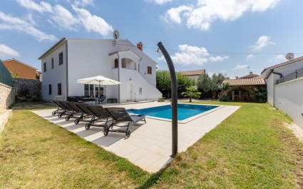 Holiday House Ninetta