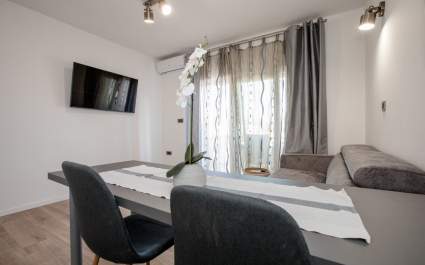 One-Bedroom Andro A2+2