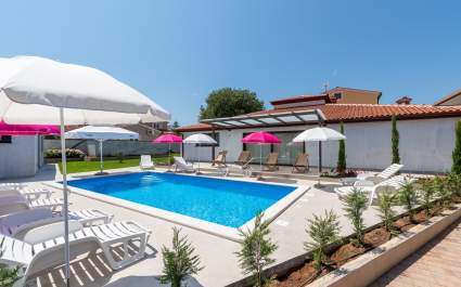 Nino A4 Apartment Terrasse und Gemeinschaftspool