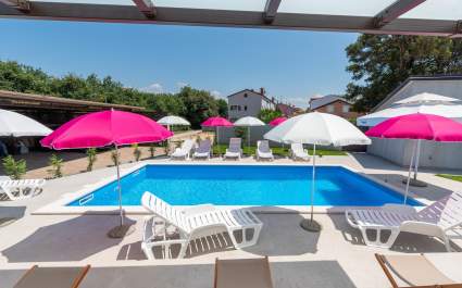 Nino A5 Apartment with Terrace and Shared Pool