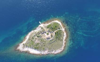 Private Island-Ravna Sika